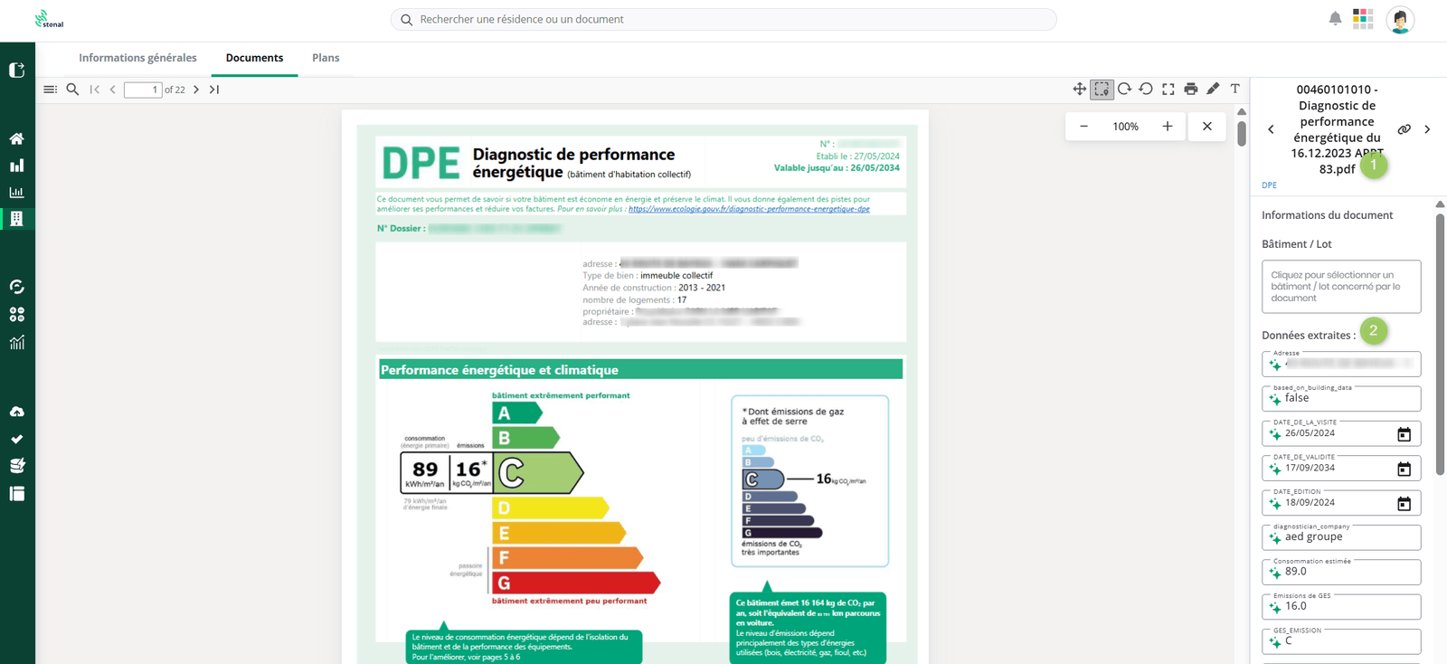 Un document ouvert en pleine page, avec ses métadonnées à droite